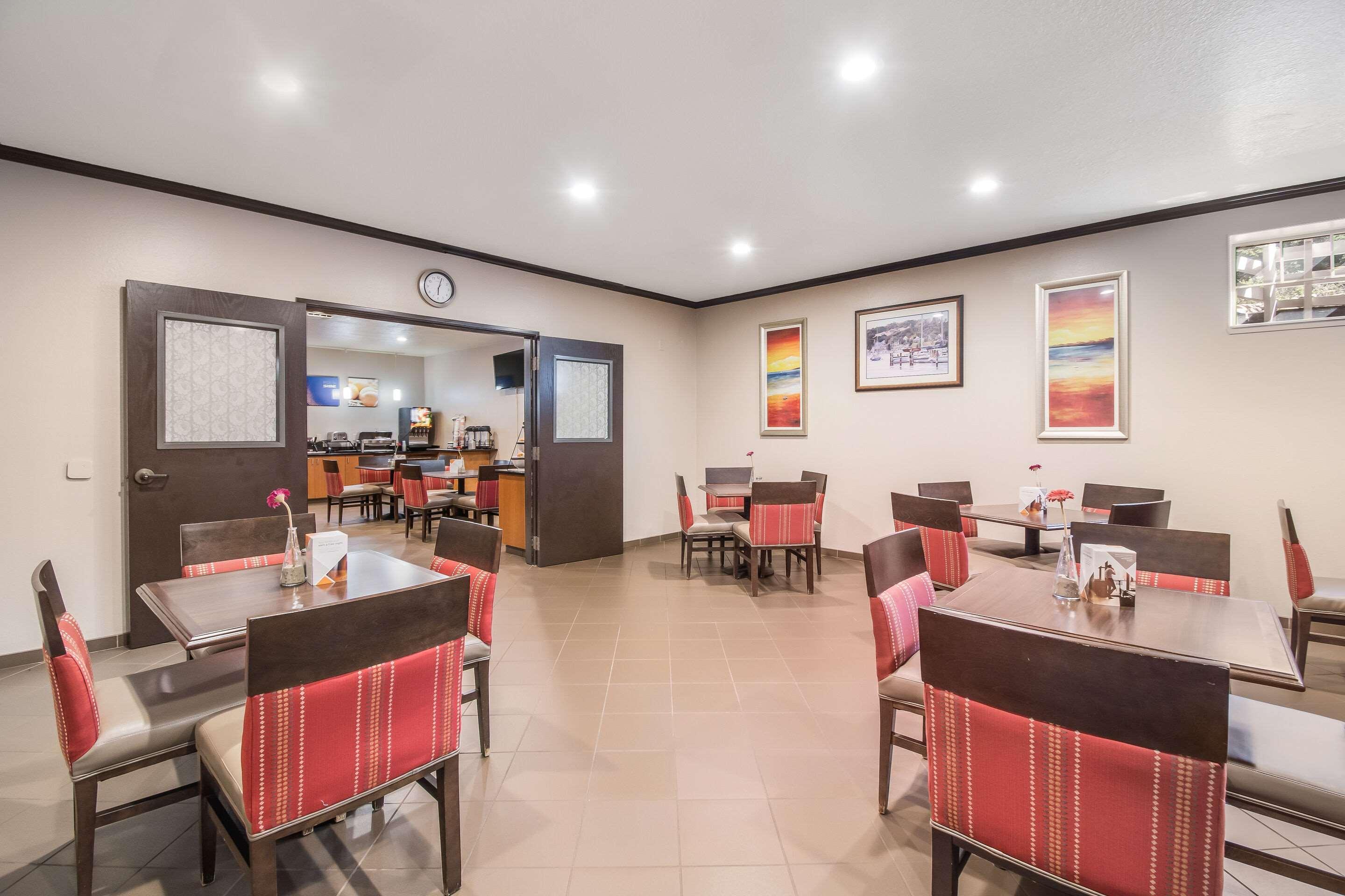 ניופורט Comfort Inn מראה חיצוני תמונה