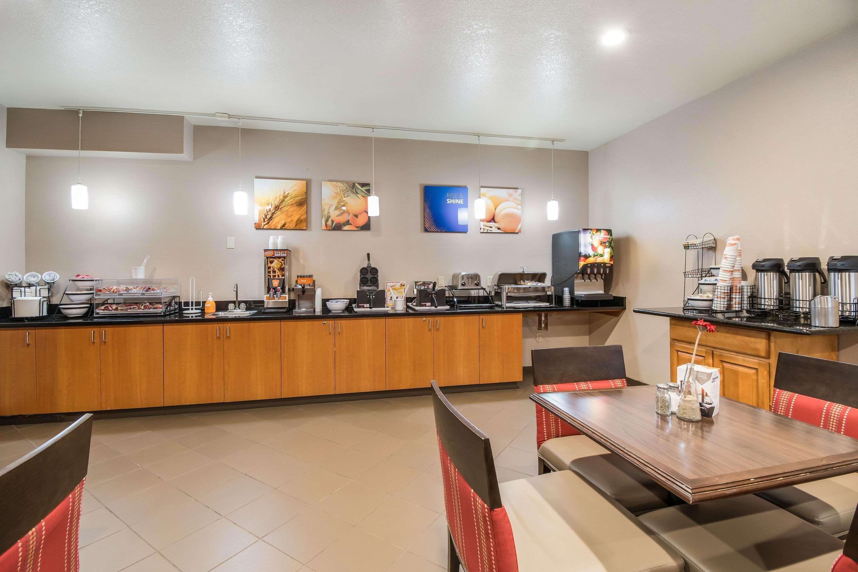 ניופורט Comfort Inn מראה חיצוני תמונה