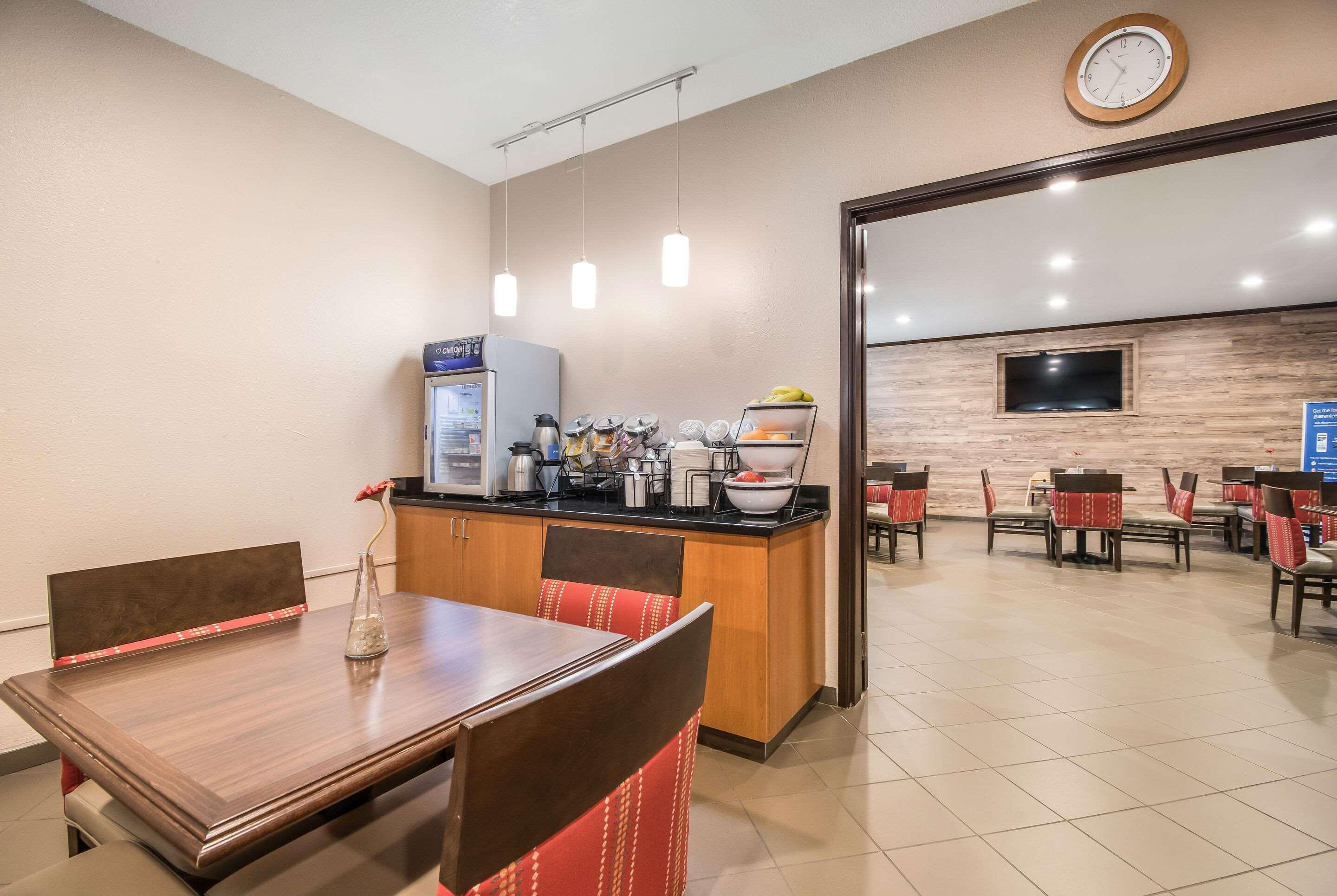 ניופורט Comfort Inn מראה חיצוני תמונה