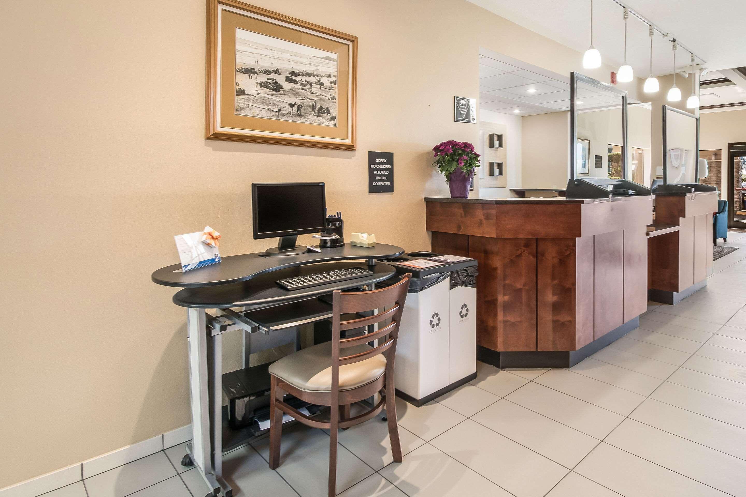 ניופורט Comfort Inn מראה חיצוני תמונה