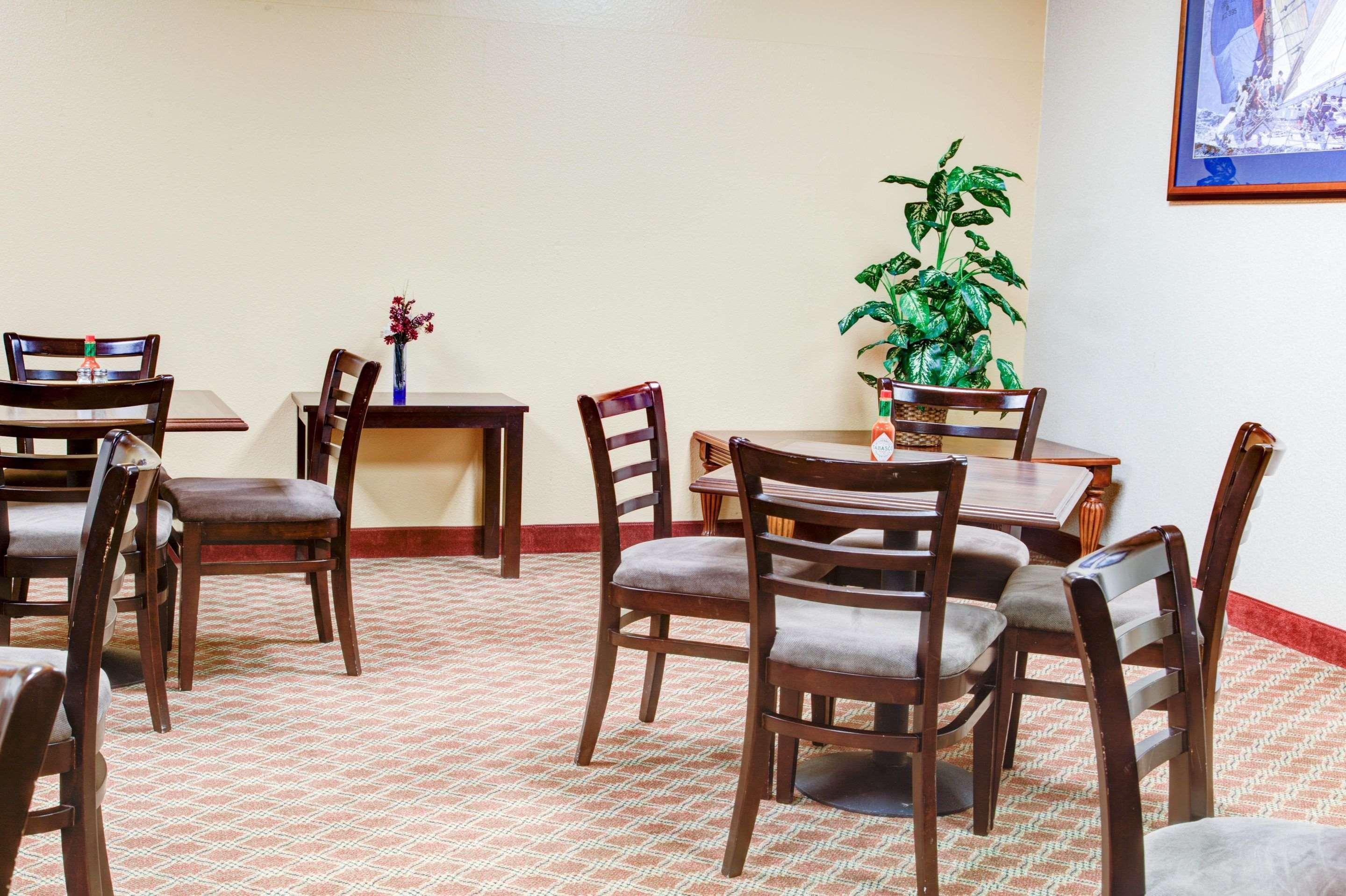 ניופורט Comfort Inn מראה חיצוני תמונה